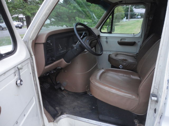 1988 White Ford E-Series Van workvan