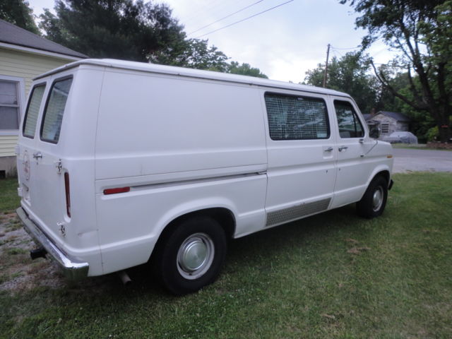 1988 White Ford E-Series Van workvan