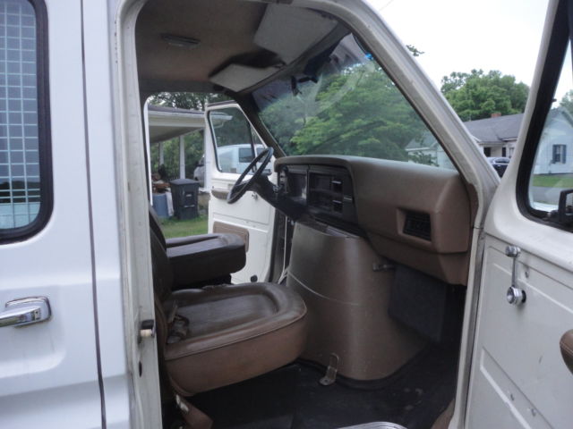 1988 White Ford E-Series Van workvan