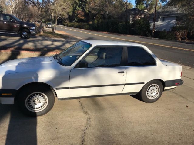 1988 White BMW 3-Series Convertible