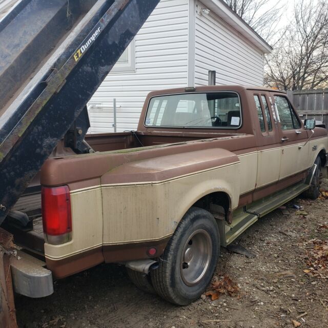 1988 brown Ford F-250 Extended Cab Pickup