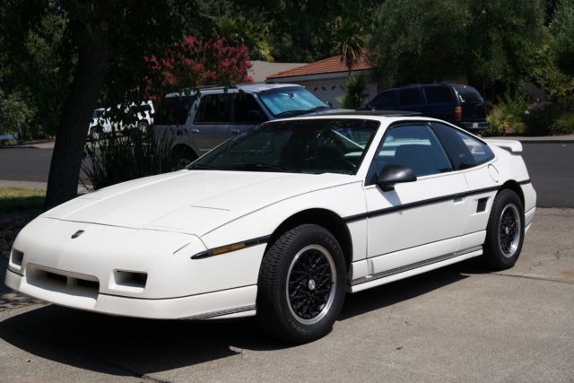 1988 White Pontiac Fiero Coupe