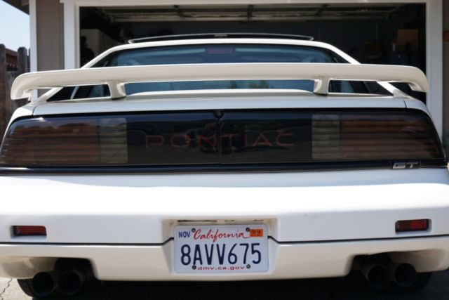 1988 White Pontiac Fiero Coupe