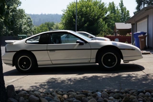1988 White Pontiac Fiero Coupe