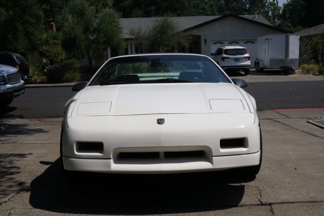 1988 White Pontiac Fiero Coupe
