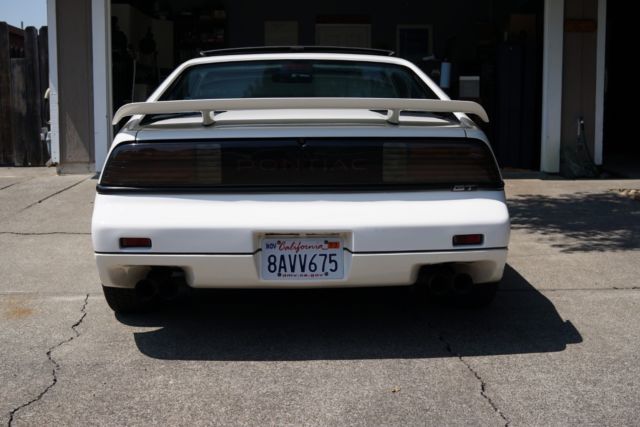 1988 White Pontiac Fiero Coupe