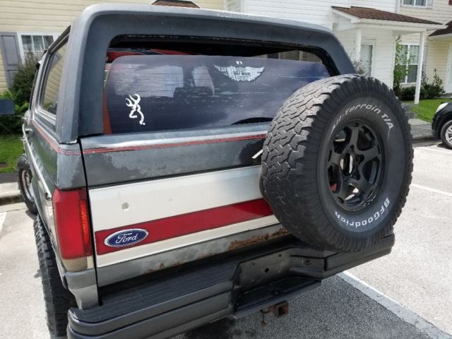 1988 Gray Ford Bronco SUV