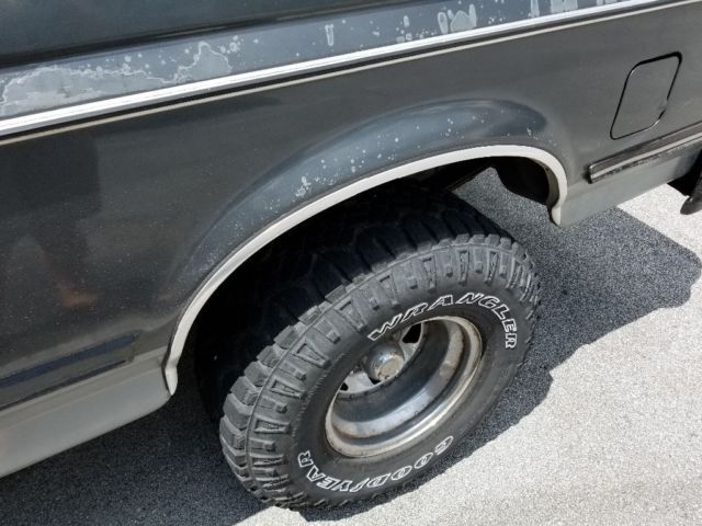 1988 Gray Ford Bronco SUV