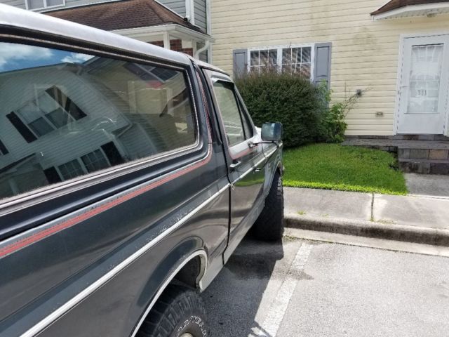 1988 Gray Ford Bronco SUV