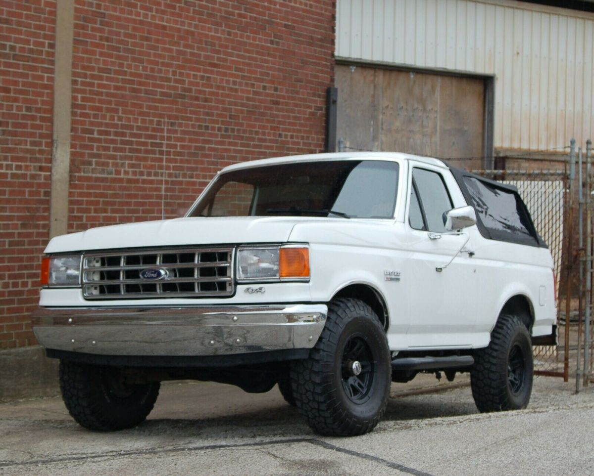 1988 White Ford Bronco SUV