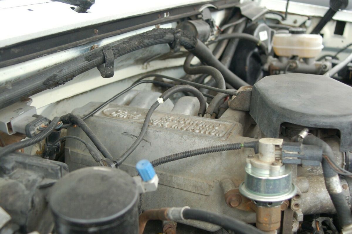 1988 White Ford Bronco SUV