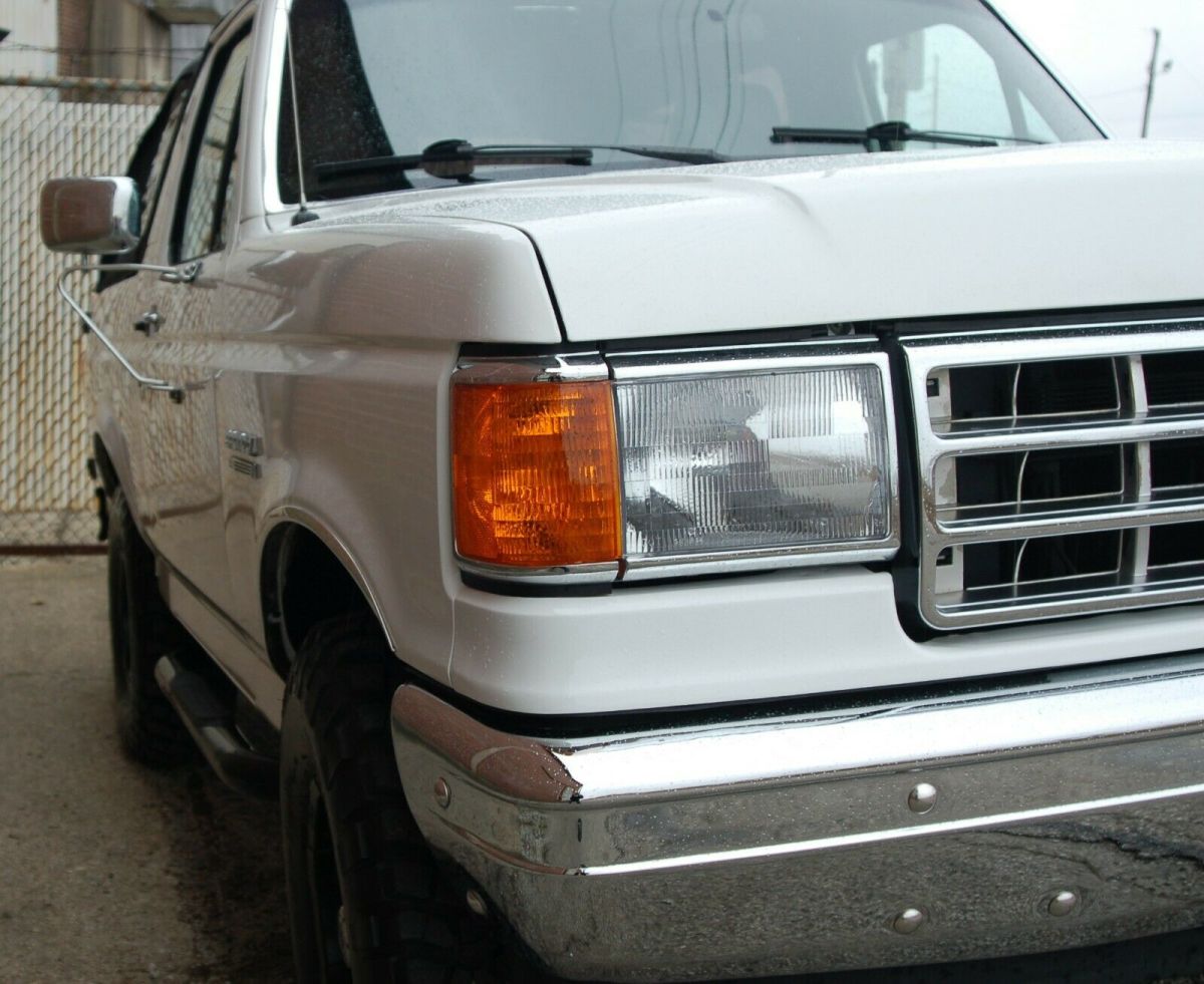 1988 White Ford Bronco SUV