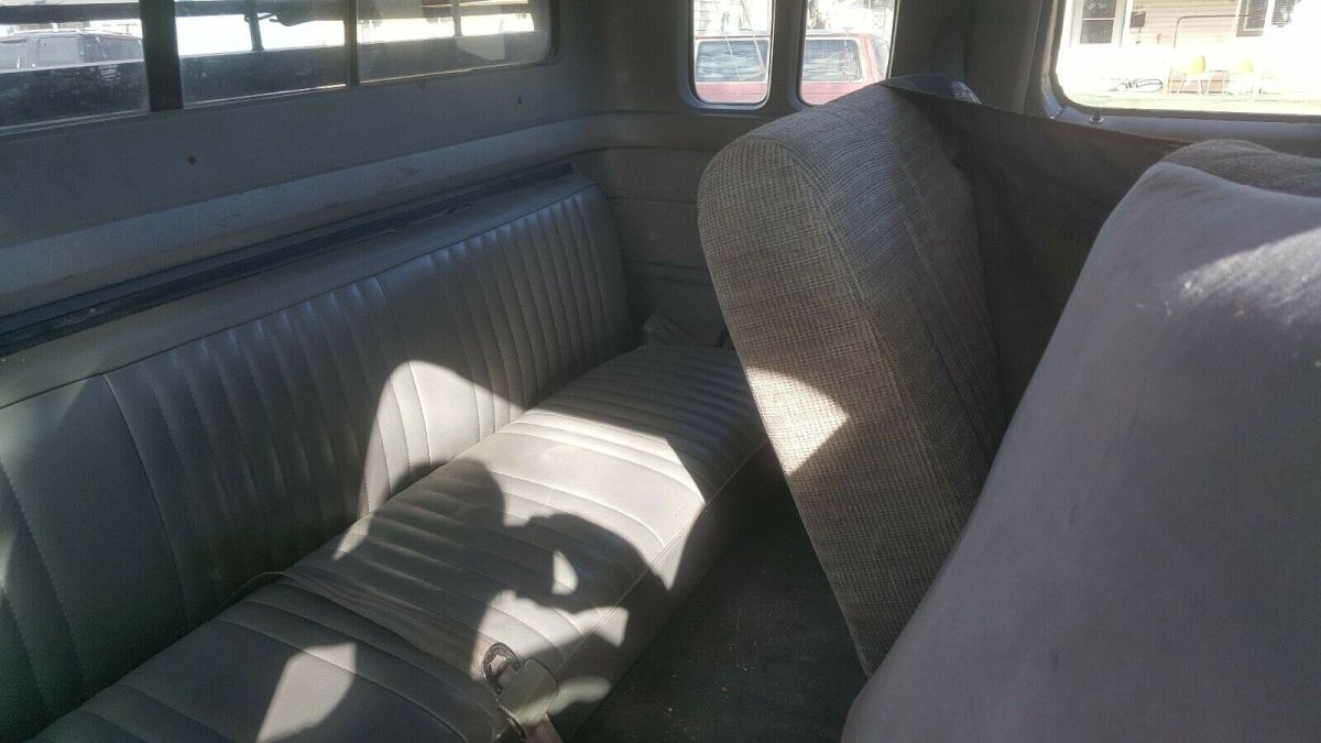 1988 Blue Ford F-250 Pickup