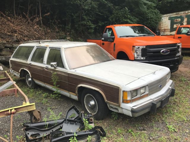 1988 White Ford Country Squire LDT Wagon Wagon