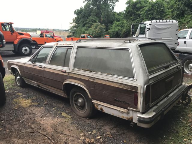 1988 White Ford Country Squire LDT Wagon Wagon