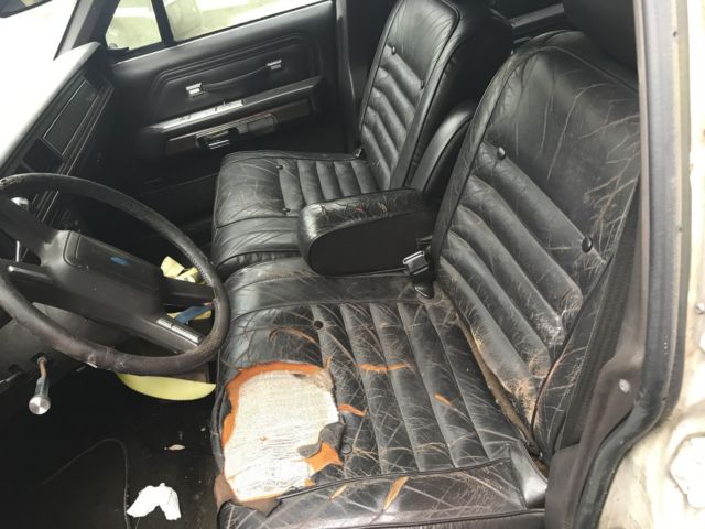 1988 White Ford Country Squire LDT Wagon Wagon