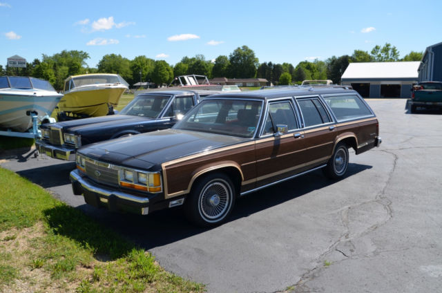 1988 Black Ford LTD Wagon