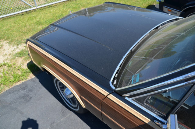 1988 Black Ford LTD Wagon