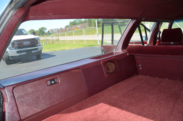 1988 Black Ford LTD Wagon
