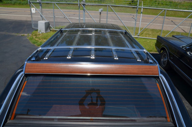 1988 Black Ford LTD Wagon