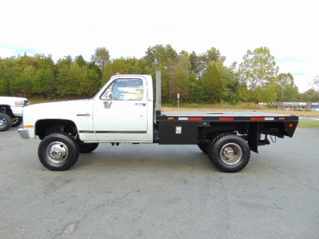 1988 White GMC 1 Ton Chassis-Cabs --