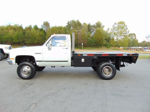 1988 White GMC 1 Ton Chassis-Cabs --