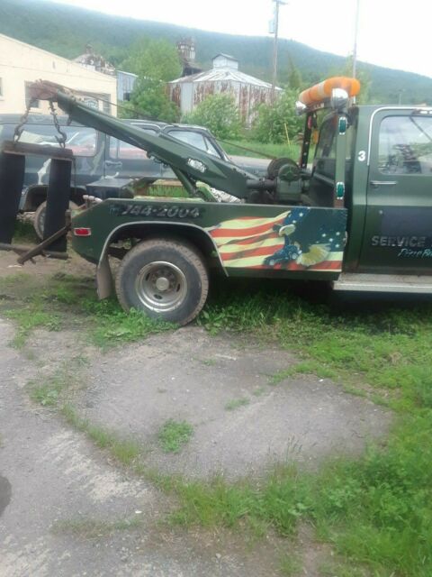 1988 Gray GMC Sierra 3500 tow truck