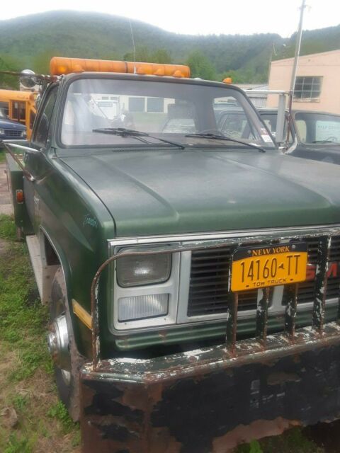 1988 Gray GMC Sierra 3500 tow truck