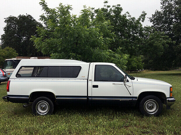 1988 White Chevrolet Silverado 2500 Standard Cab Pickup