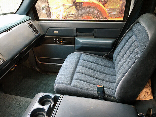 1988 White Chevrolet Silverado 2500 Standard Cab Pickup