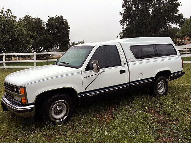 1988 White Chevrolet Silverado 2500 Standard Cab Pickup