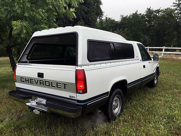 1988 White Chevrolet Silverado 2500 Standard Cab Pickup