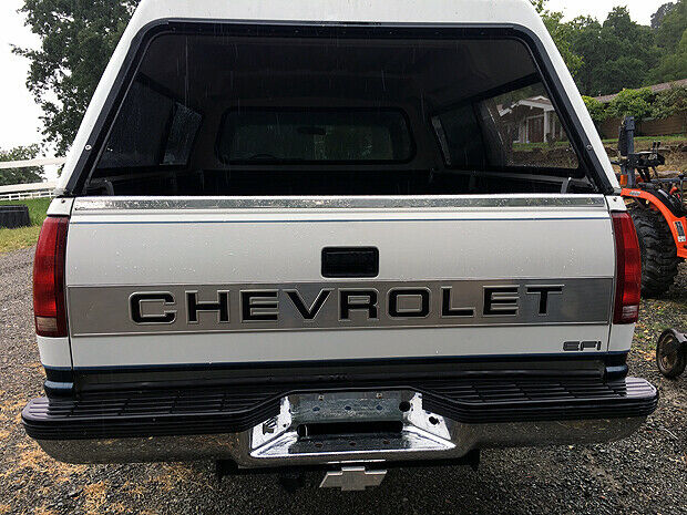 1988 White Chevrolet Silverado 2500 Standard Cab Pickup