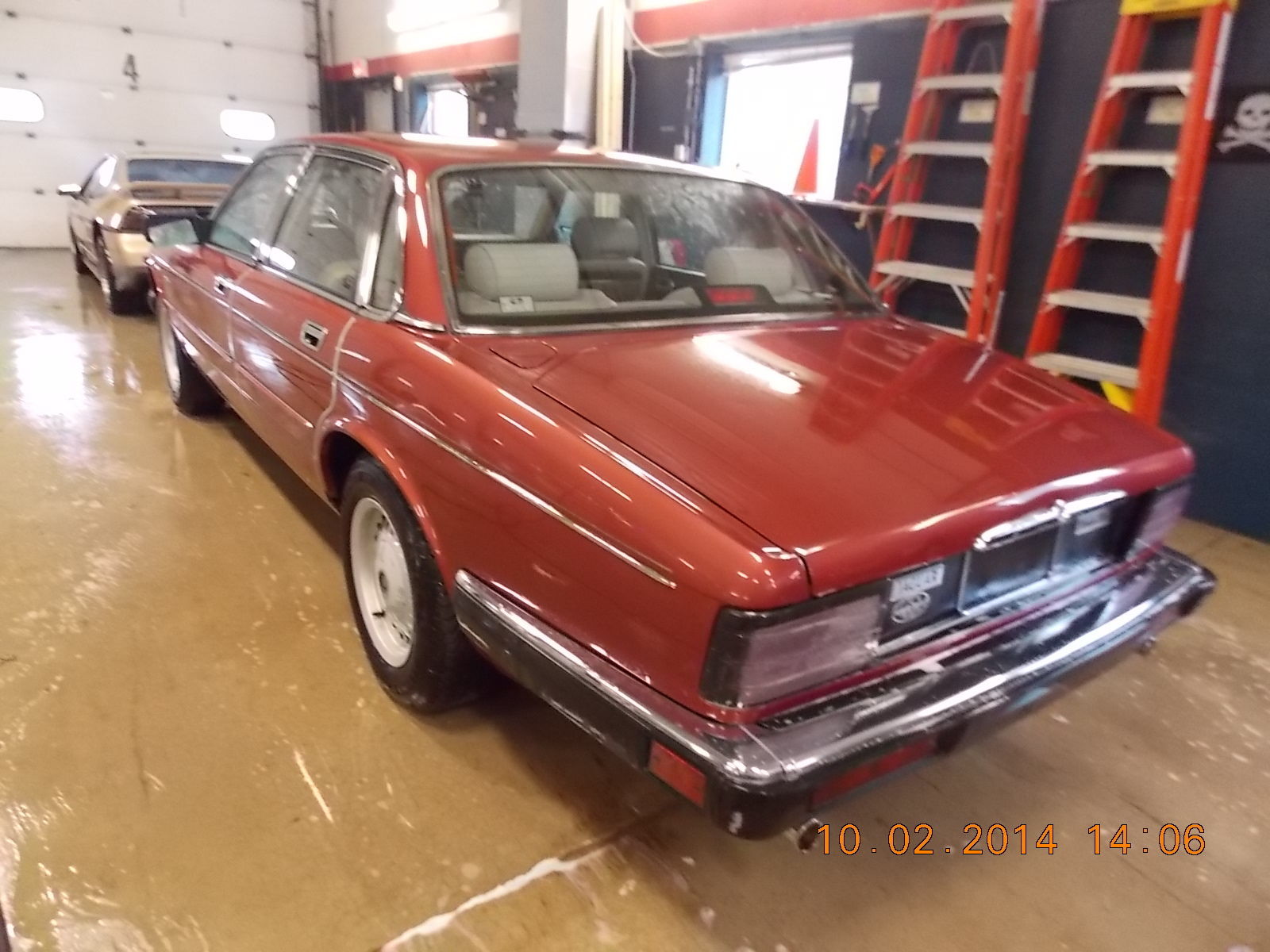 1988 Maroon Jaguar XJ6 Sedan