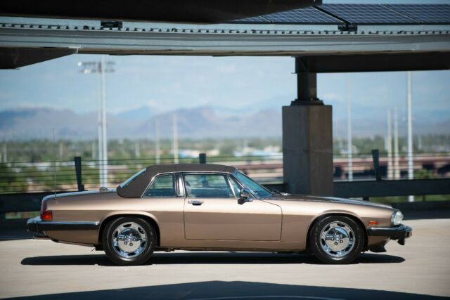 1988 Brown Jaguar XJS CONERTIBLE