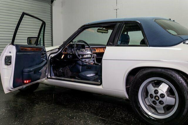 1988 White Jaguar XJS 2D Convertible