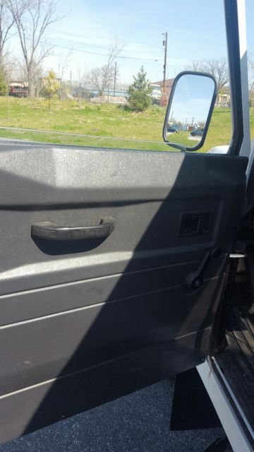 1988 White Land Rover Defender SUV