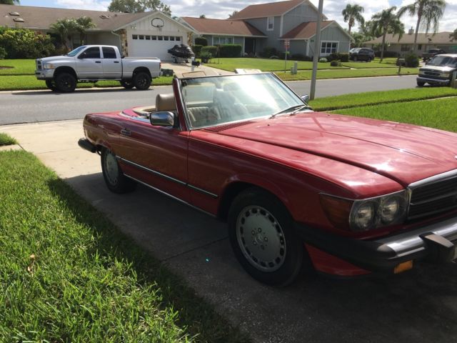1988 Red Mercedes-Benz 500-Series Convertible