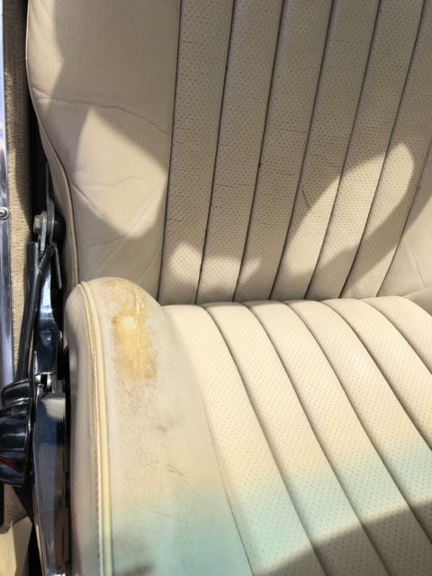 1988 Red Mercedes-Benz 500-Series Convertible