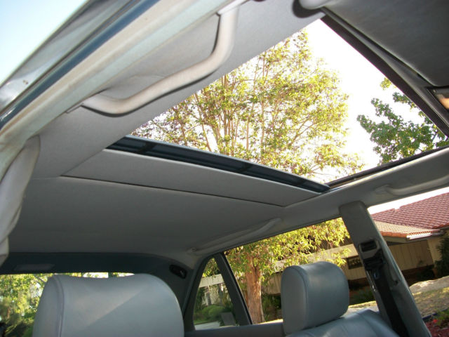 1988 Blue Mercedes-Benz S-Class Sedan