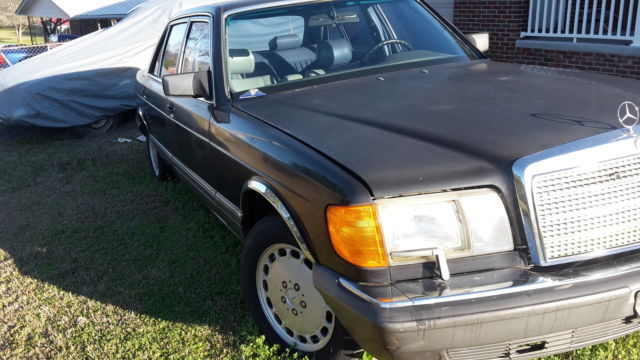1988 blue Mercedes-Benz 500-Series Sedan