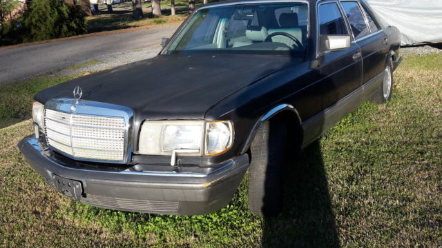 1988 blue Mercedes-Benz 500-Series Sedan