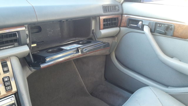 1988 blue Mercedes-Benz 500-Series Sedan