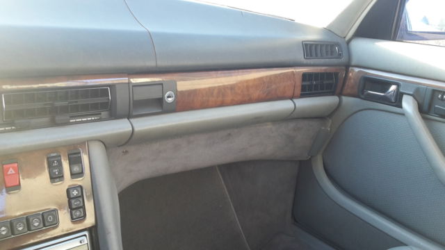 1988 blue Mercedes-Benz 500-Series Sedan