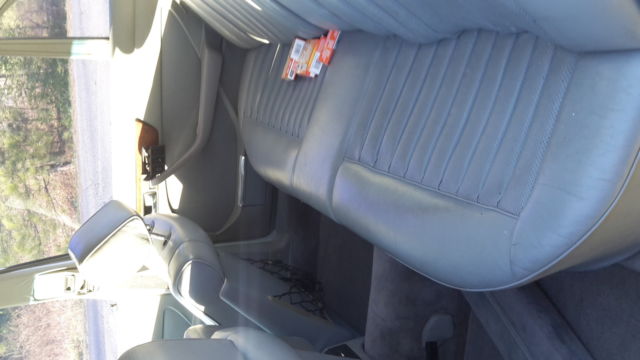 1988 blue Mercedes-Benz 500-Series Sedan