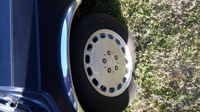 1988 blue Mercedes-Benz 500-Series Sedan