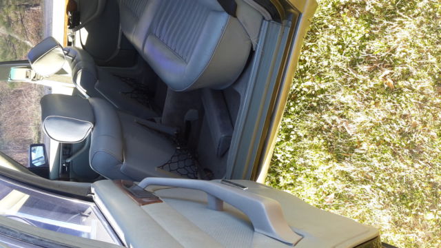 1988 blue Mercedes-Benz 500-Series Sedan