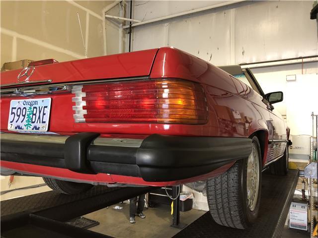 1988 Red Mercedes-Benz 500-Series Convertible