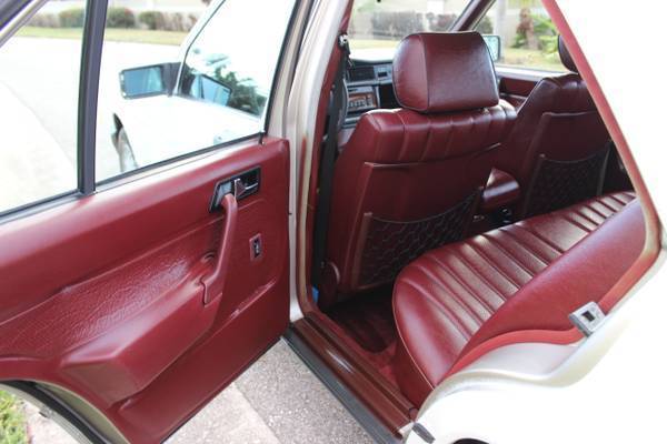 1988 White Mercedes-Benz 190-Series Sedan