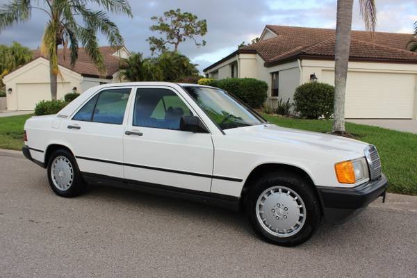 1988 White Mercedes-Benz 190-Series Sedan